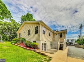 Entire Family-friendly 4 BR Cozy Unit , Metro walk，位于洛克维尔的酒店