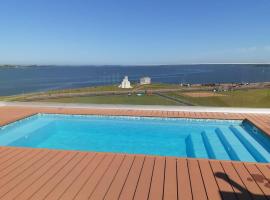 Apartamento completamente equipado! Con Parking! En Paraná Playa Deptos!，位于恩卡纳西翁的酒店