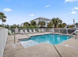 Beautiful Two Bedroom, Two Bathroom First Floor Condo in Gulf Shores!，位于格尔夫海岸的海滩酒店