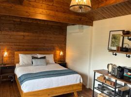 Jacaranda Cottage 5 min by Train or 7 min drive to Parramatta City，位于文特沃斯维尔的酒店