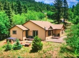 Secluded Retreat-Private HotTub & Beautiful Views