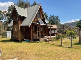 Secret Forest Cabin，位于Jackeys Marsh的酒店