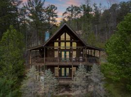 3BR Cabin with views, hot tub, fishing pond, and game room，位于赛维尔维尔的度假屋
