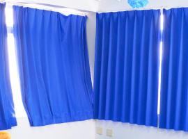 150平米の丸々貸切のお部屋で国際通りまで徒歩圏内の最大宿泊14名可能，位于那霸的酒店