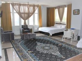 Clock Tower Hotel，位于Shahr-e Now的酒店