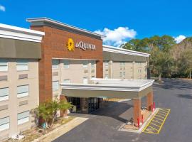 La Quinta Inn & Suites by Wyndham Jacksonville Mandarin，位于杰克逊维尔的酒店