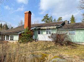 3 Bedroom Gorgeous Home In Aplared，位于Aplared的酒店