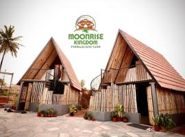 Moonrise Kingdom Permaculture Farm Stay，位于Hura的酒店