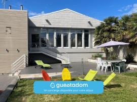 Le Zen - Sauna - Piscine intérieure，位于Saint-Hilaire-de-Chaléons的酒店