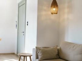 LIVIN Hydra Duplex Suite，位于伊兹拉的公寓式酒店