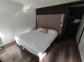 萨尔特河畔萨布莱崴昂钟楼酒店，位于萨尔特河畔萨布雷的酒店