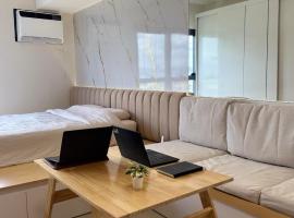 Bears Nook - JTower Residences，位于曼达维市的酒店
