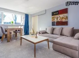 Newly Refurbished Flat Parking 2 Bedrooms 3 Guests