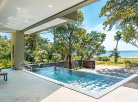 Merbrisa Rayong poolvilla 4BR - Ao khai beachfront，位于梅尔皮姆的酒店