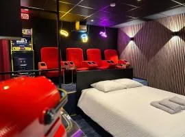 4K cinema, Jacuzzi