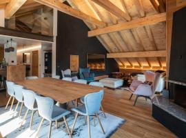 Central, Luxury, Chalet-Style Penthouse Apartment，位于英格堡的酒店