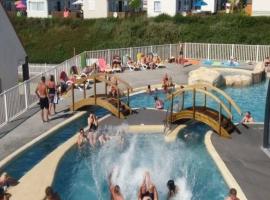Mobil home au bord de la mer, vue sur la mer camping de la falaise à Equihen-Plage，位于埃奎赫恩海滩的露营地