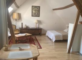 Grand studio lumineux à 10 min de Compiègne，位于Baugy的酒店