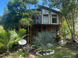 Escapada en Cabaña de Guadua - Carmen de Apicalá，位于Cuatro Esquinas的酒店