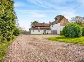 3 Bedroom Country Cottage with Private Garden