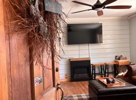 The Cabins at Walnut Grove-minutes from Hunter and Windham，位于Ashland的酒店