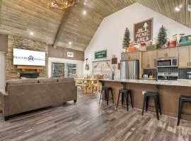 Cozy Cabin w Water View-Community Indoor Pool-Connect4-Bunk Room-Free Attraction Tickets