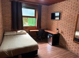 Quarto privativo completo no Centro