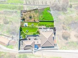 NEW! Nature Paradise with Ocean View & Hot Tubs