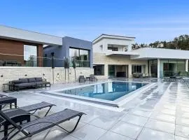 Majestic Manor