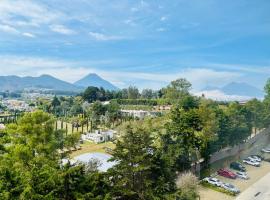 ADStays Penthouse Volcano View APT 1208B，位于Santa Lucía Milpas Altas的酒店