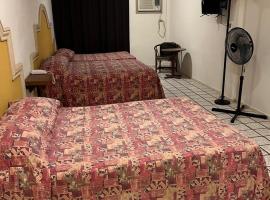 Hotel y Restaurant Real Plaza Jacona，位于巴耶斯城的酒店