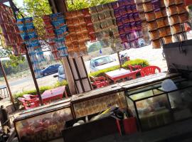 Triveni hotel & restaurant natawala Shahpura，位于Shāhpura的酒店