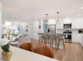 Upscale 4BR Retreat at the Reservoir!，位于布里奇波特的酒店
