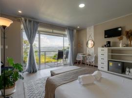 House of Turri Suite Views Terrace & Jacuzzi，位于Verbena Norte的带热水浴缸的酒店