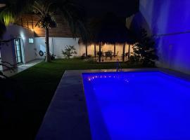 Casa Palancar with beautiful swimming pool and private palapa，位于科苏梅尔的乡村别墅
