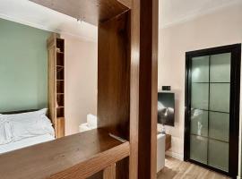 Central Cozy Minimalist Studio apartment，位于Maroko的酒店