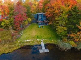 Lakeside Chalet 3BR Fire Pit Pet Friendly