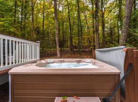 Hot Tub Secluded Fire Pit Hammock，位于斯特劳兹堡的酒店