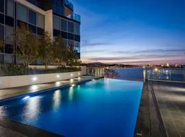 Lakefront Retreat with Stunning Views