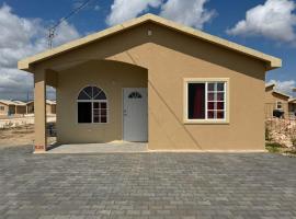 Finest Accommodation Phoenix Prk Village 2 lot 536 Phase 3，位于Beckford Kraal的酒店