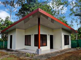 Casa Lopez - Modern house in a natural setting，位于Tanque的酒店