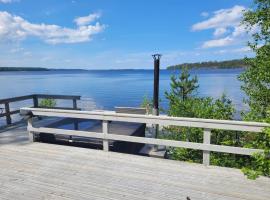 Blue villa with private beach，位于Kesälahti的酒店