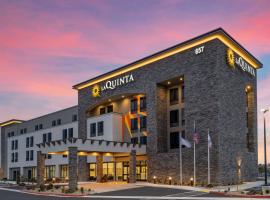 La Quinta Inn and Suites by Wyndham Lincoln，位于林肯的酒店
