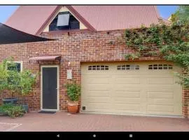 Beautiful & Peaceful 2 bedroom villa in Northbridge