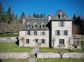 Le Ch&acirc;teau de Saint-Angel, Le Manoir du Rigouneix, 5 minutes A89, nature, calme, sauna，位于Saint-Angel的宠物友好酒店