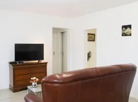 Renovated 2-bedroom apartment