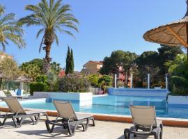 马里布村假日公园，位于鲁西隆地区卡内的酒店