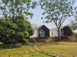 Aura Farms - Private Pool Cottages，位于Rāmanagaram的酒店
