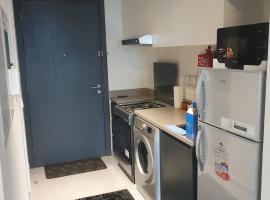Snazzy Studio, Cozy & Exquisite，位于沙迦的酒店