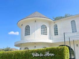 Villa La Flora Kaeng Krachan，位于班康卡臣的酒店